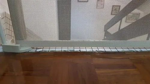 Retract-A-Gate bottom gap 1cm