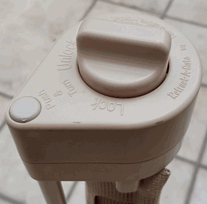 Locking & Unlocking a Retract-A-Gate